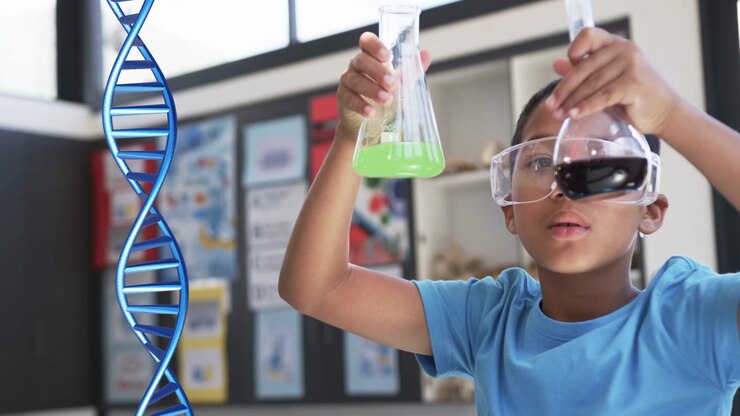 Menino no laboratório de ciências levantando frascos para a luz, testando líquidos comparando a cor enquanto uma hélice de DNA anota.