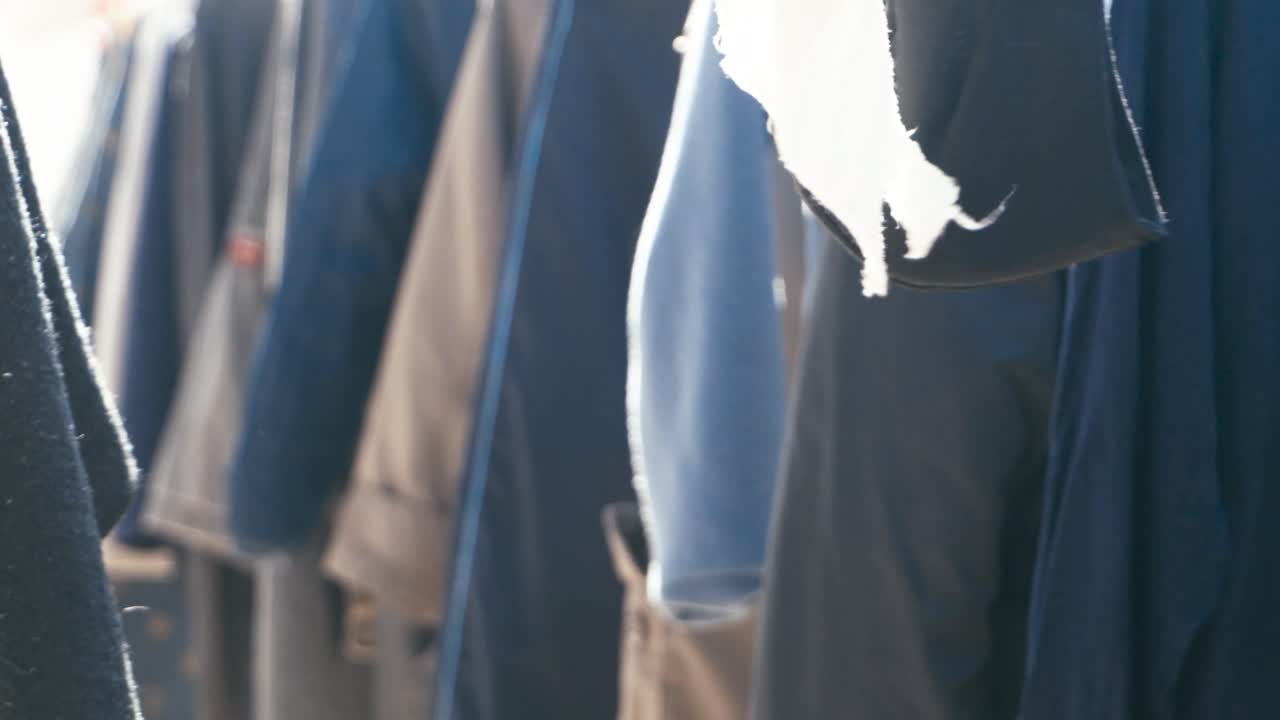 바람이 많이 부는 날 밖에서 입는 옷