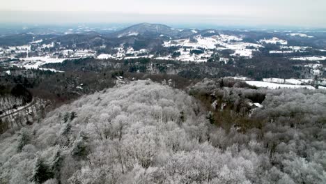 Aerrail-Incline-Hacia-Arriba-Para-Revelar-Montañas-Cerca-De-Boone-Nc,-Carolina-Del-Norte-Y-Blowing-Rock-Nc