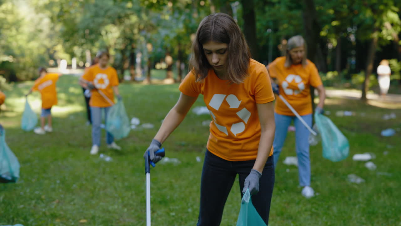 Volunteers cleaning up litter in the park