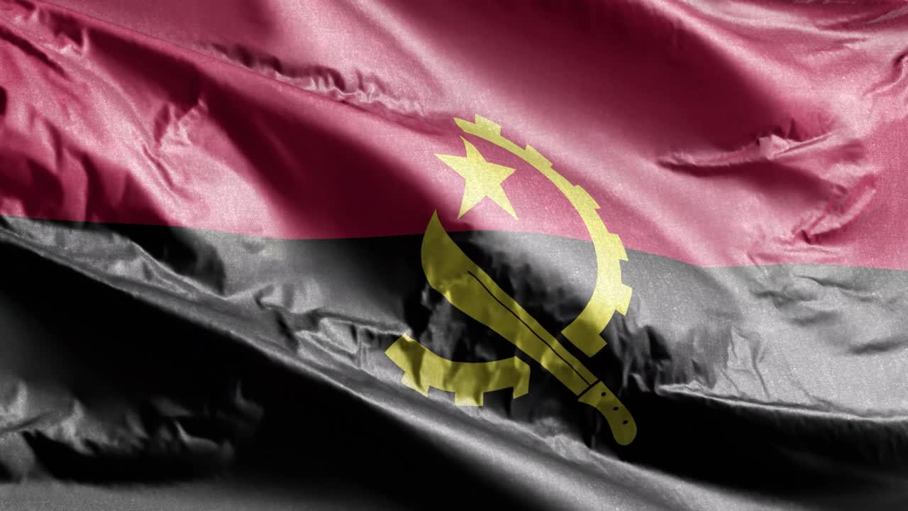 bandera textil de angola ondeando en el bucle del viento. estandarte de angola balanceándose en la brisa. tejido textil de tela. fondo de relleno completo. bucle de 10 segundos.