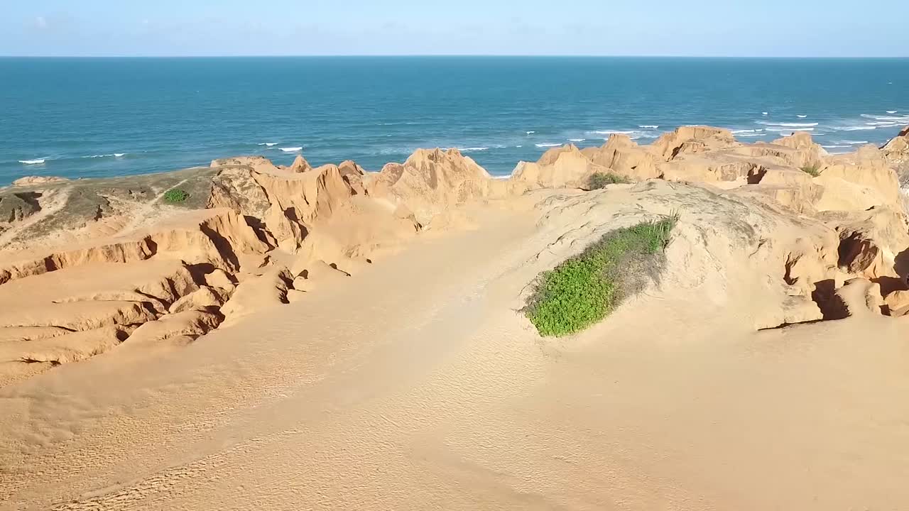 вид с беспилотника на пустыню и океан phantom 4 pro