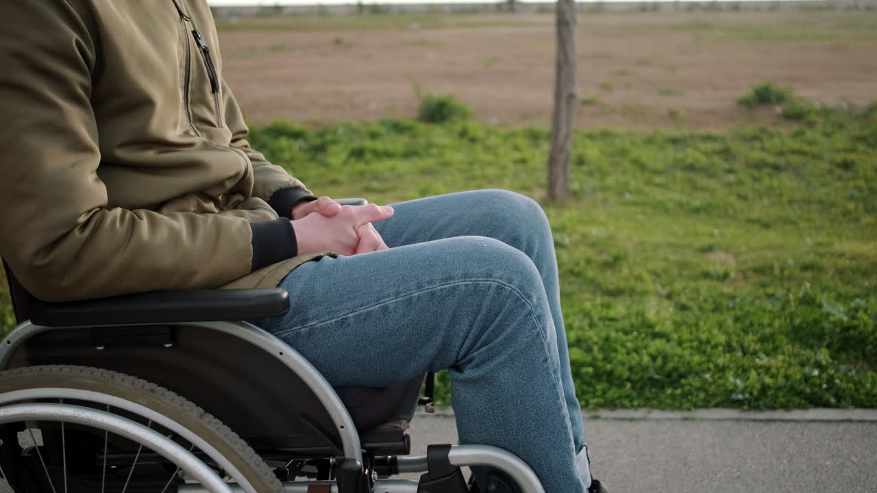 persona en silla de ruedas