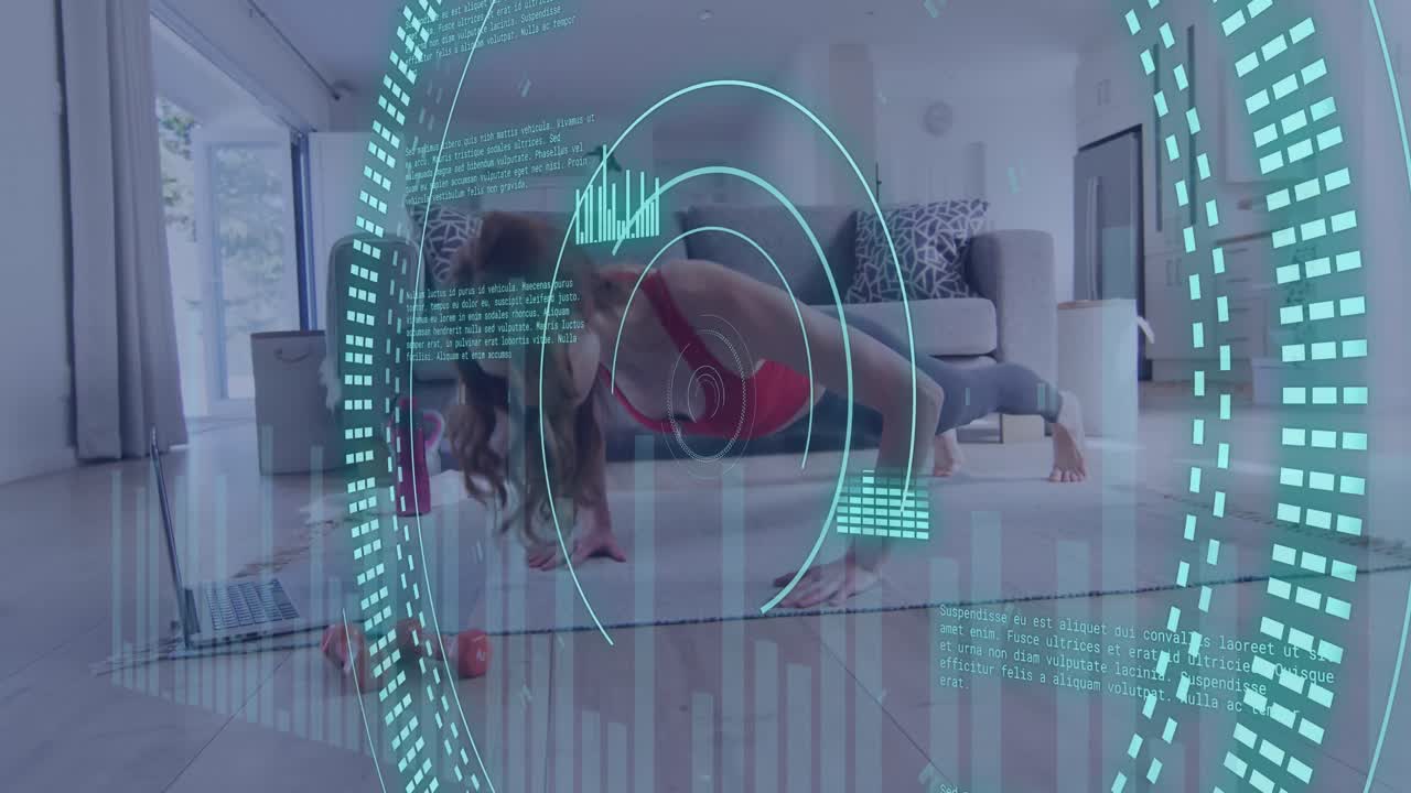 animación del procesamiento de datos sobre una mujer caucásica haciendo ejercicio, usando una computadora portátil
