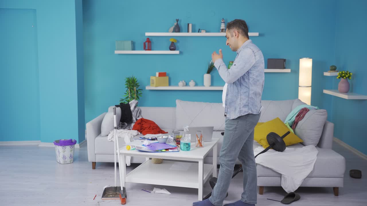 el infeliz hombre de la limpieza.