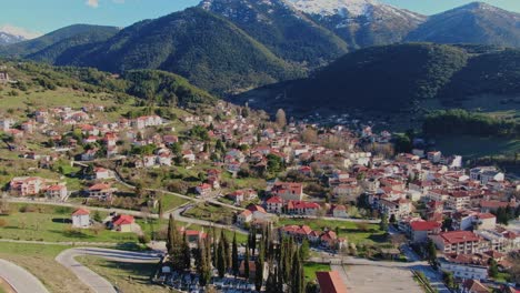 General-shot-of-Kalavryta,-Greece-with-mountains-in-the-background