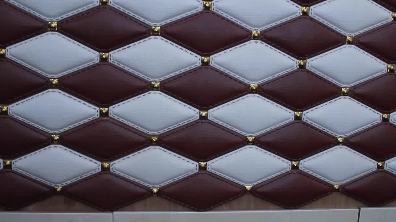 tipo de azulejos en la sala de exposición con buena exhibición