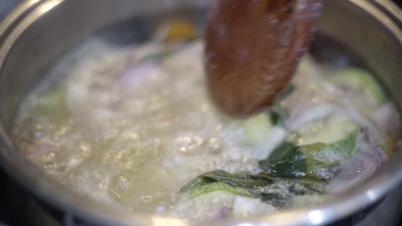 야채 수프를 요리하기 위한 야채 요리