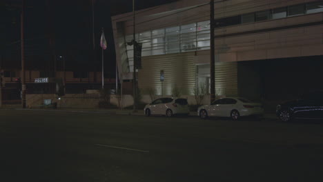 noche exterior estación de policía agencia de aplicación de la ley nueva york