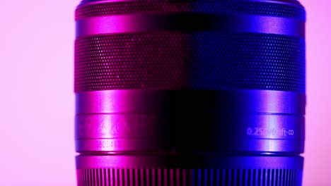 foto de estudio de lentes de cámara macro profesional con movimiento de rotación