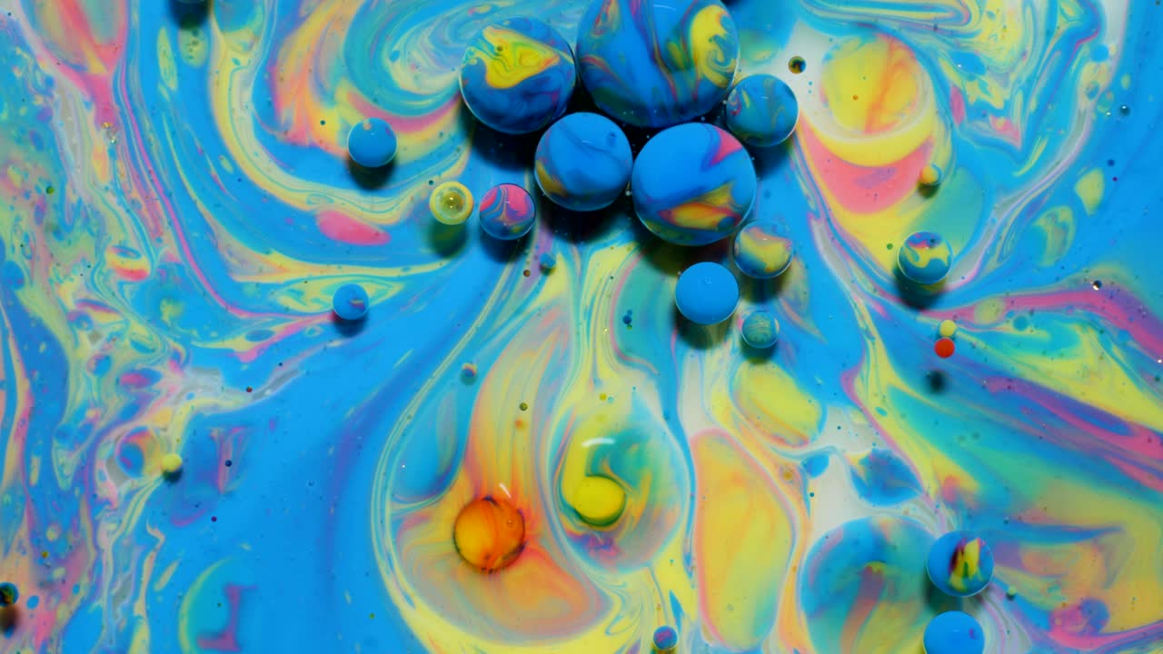 movimiento lento colores brillantes burbujas de aceite hermosa pintura color del universo moviéndose multicolor de cerca. pintura acrílica. fantástica superficie hipnótica. abstracto pintura de colores burbujas estructura de metamorfosis
