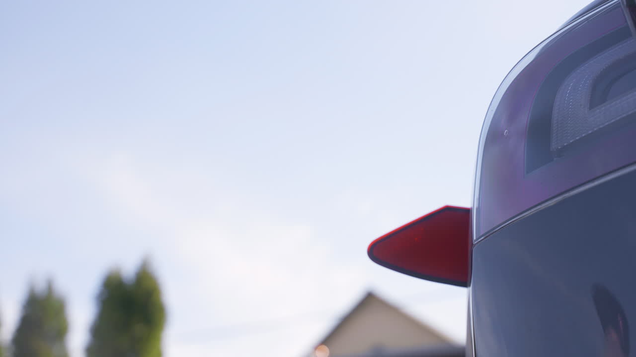 야외에서 검은 차