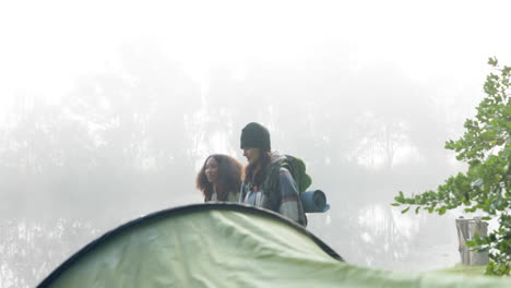 Camping,-Wandern-Und-Frauen-In-Der-Natur-Beim-Wandern
