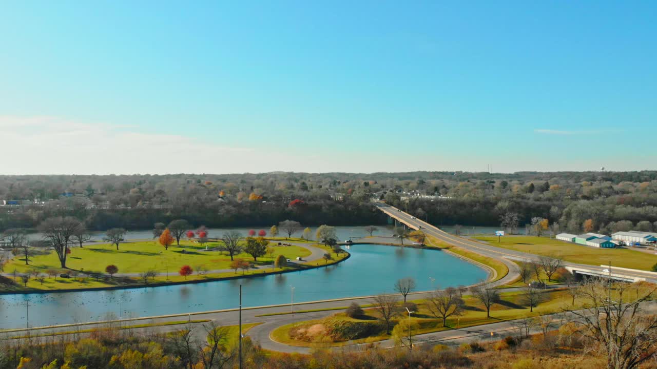 hermoso paisaje de la ciudad americana en janesville, wisconsin. aéreo