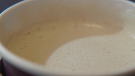 primer plano de espuma de café en una taza