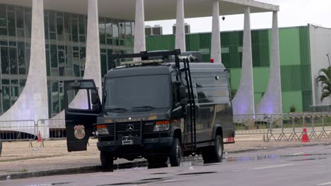 federal police van parked outside government building in brazil