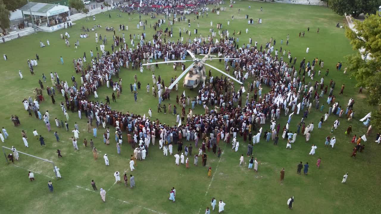 헬리터 블레이드의 그림자에서