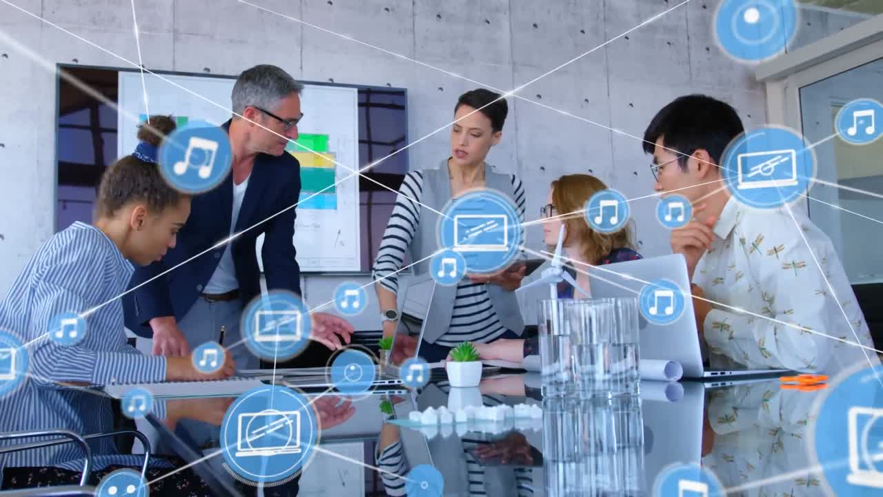 다양한 동료들이 사무실에서 함께 토론하는 디지털 아이콘 네트워크의 애니메이션