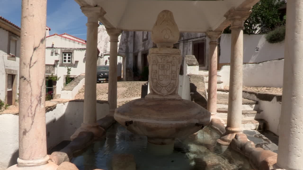 Fonte da Vila, located right in the center of the beautiful village of Castelo de Vide, Fonte da Vila is one of its most emblematic monuments