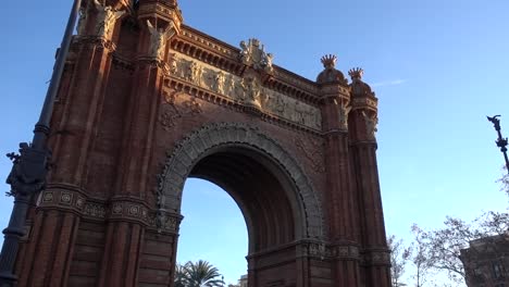 the triumphal arch in barcelona