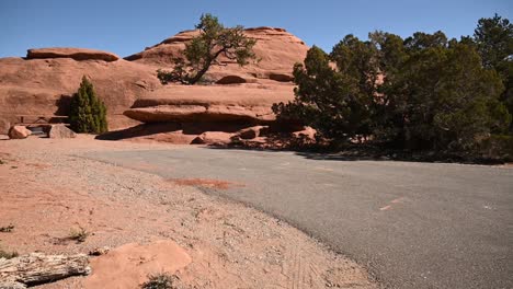 campamento del jardín de los demonios vacíos en el parque nacional arches, cacerola