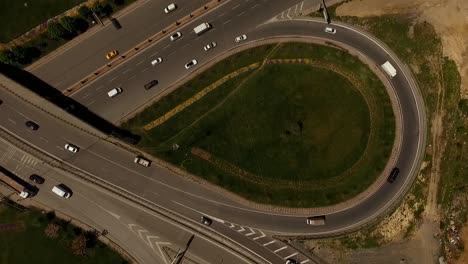 Luftstadtautos-Autobahnkreuzung-Verkehr