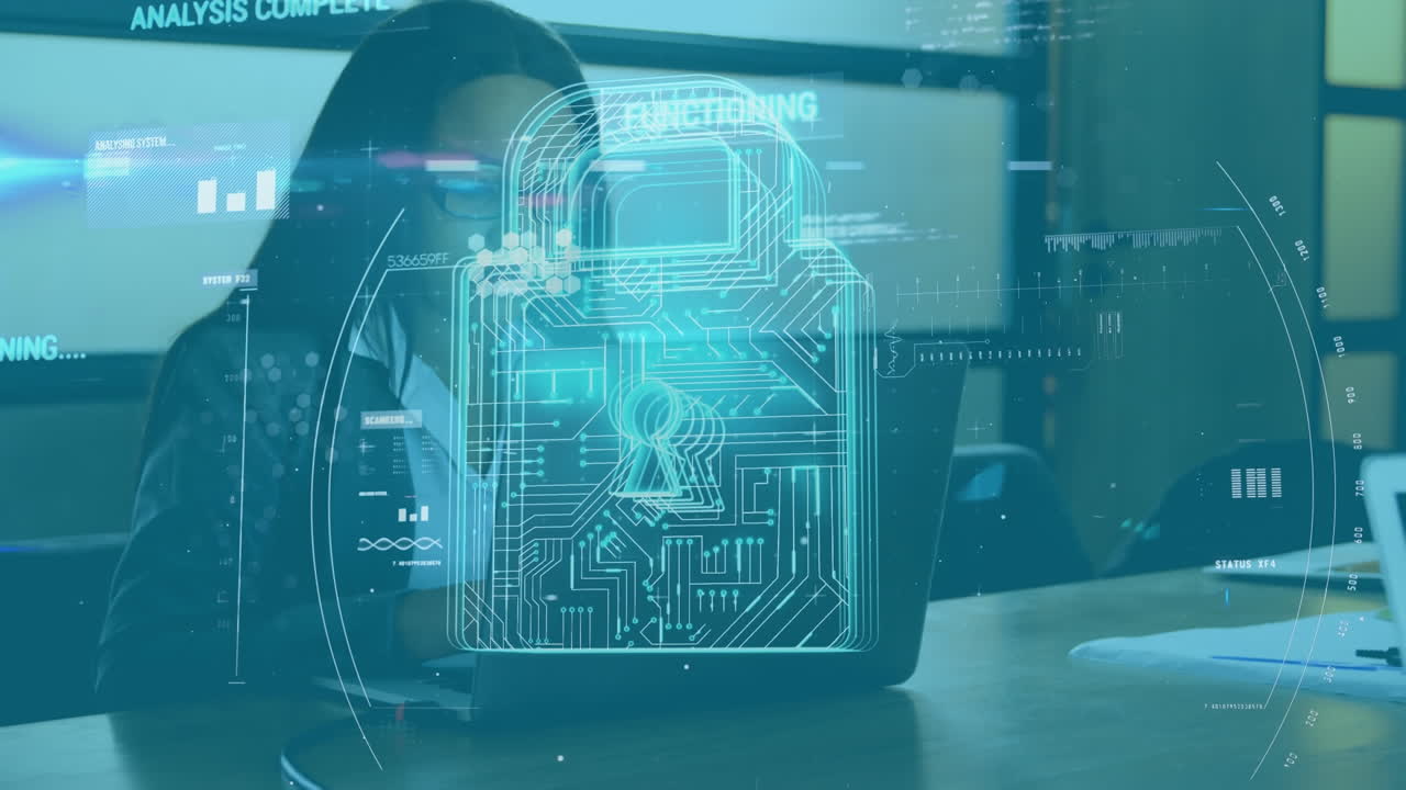 animación del candado de seguridad en línea y procesamiento de datos sobre una mujer de negocios que usa una computadora portátil