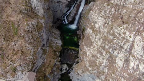 acantilado oculto savica bohinj eslovenia cascadas antena revelar
