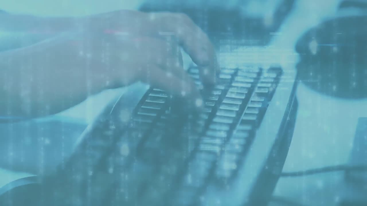 데이터를 처리하고 컴퓨터를 사용하는 사람의 중간 부분에 대한 빛의 점