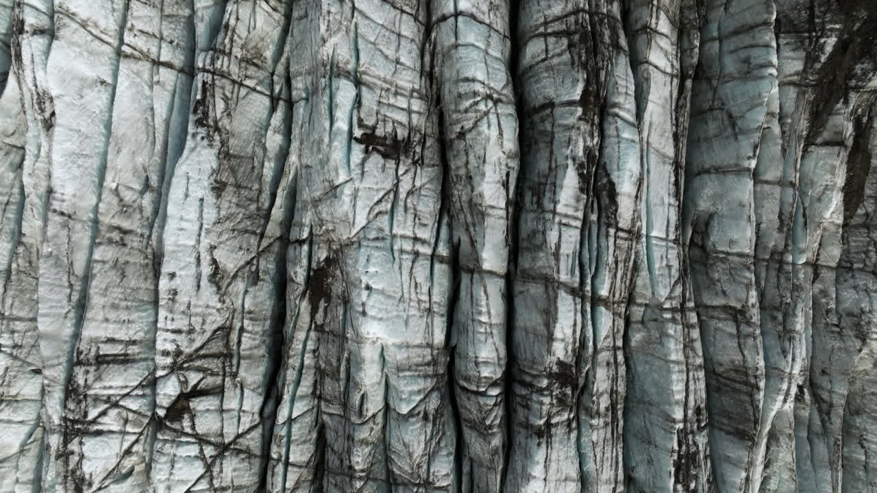 vista desde arriba del glaciar svinafellsjokull en el parque nacional de vatnajokull en islandia
