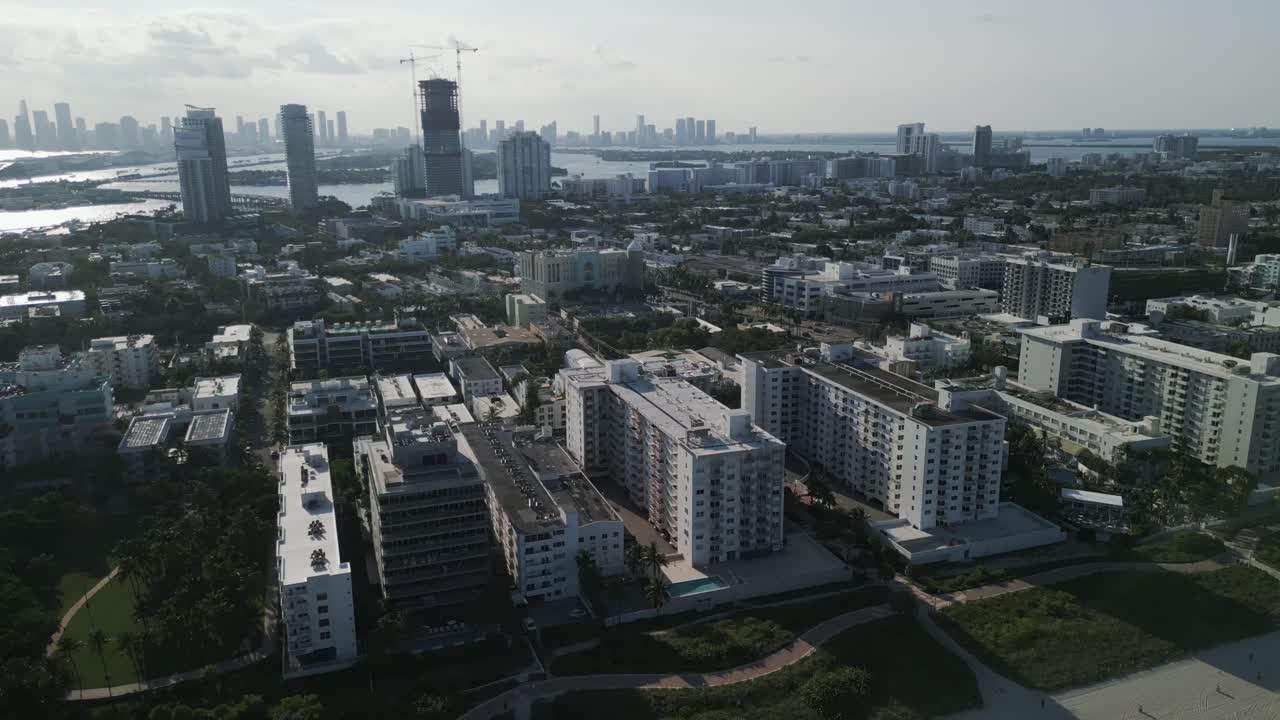 ⁇ 은 날 마이애미 사우스 비치의 공중 스카이라인 드론 영상