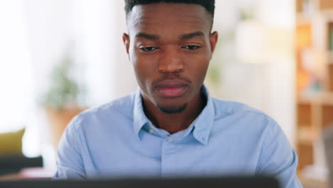 Businessman,-thinking-and-reading-email