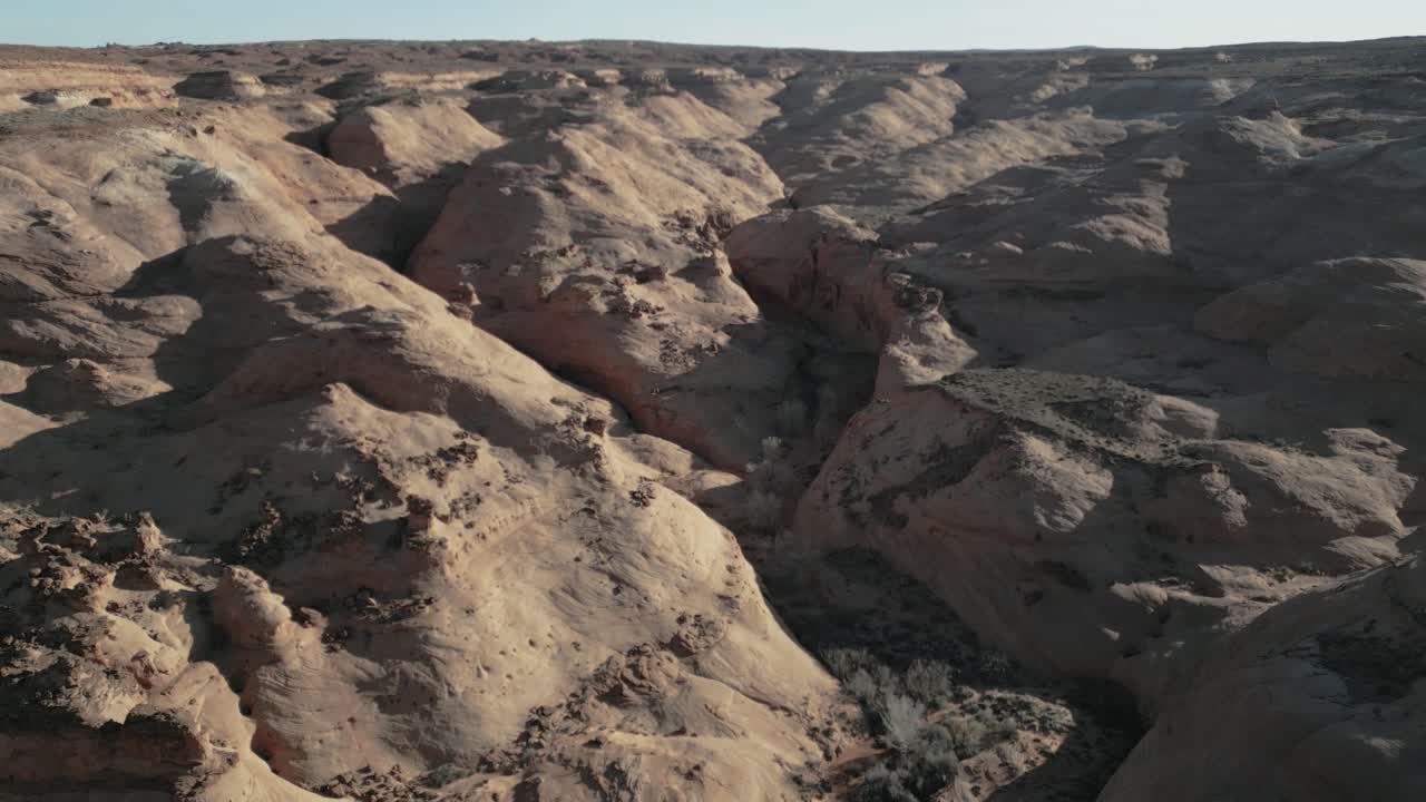terreno árido y estéril, terreno áspero entorno seco, utah, ee.uu.