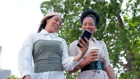 Freunde-Mit-Telefon,-Lustiges-Meme-In-Den-Sozialen-Medien