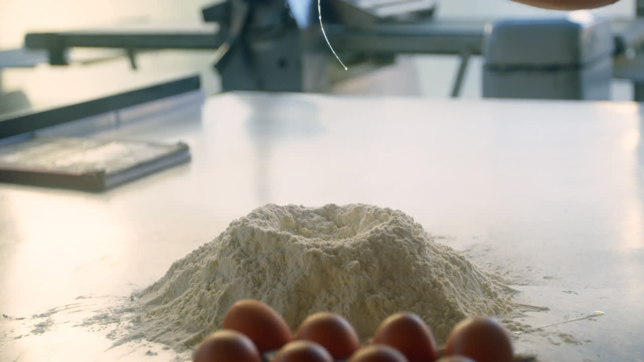 음식을 준비하는 남성 요리사 4k