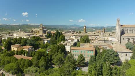 Beautiful-Establishing-Shot-of-Orvieto,-Umbria,-Italy