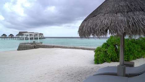 Tropischer-Strand-Und-Meer-Auf-Den-Malediven