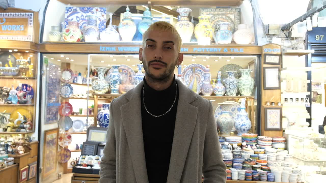 joven en cámara lenta