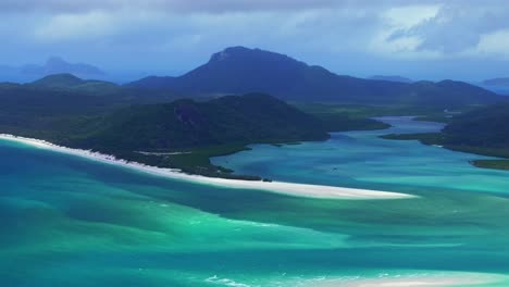 hill inlet lookout drone aéreo vuelo panorámico whitsundays qld australia cielo azul soleado nublado ventoso playa de whitehaven isla de hamilton parque nacional de airlie claro océano turquesa agua nublado círculo a la izquierda