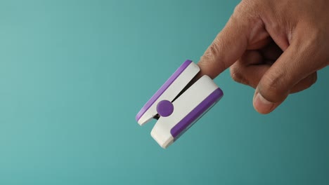 pulse oximeter on finger