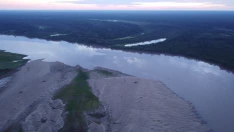 vista aérea del río amazonas al amanecer en sudamérica