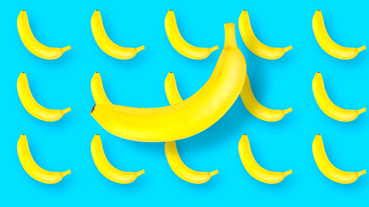 움직이고 회전하는 과일과 함께 애니메이션 영화