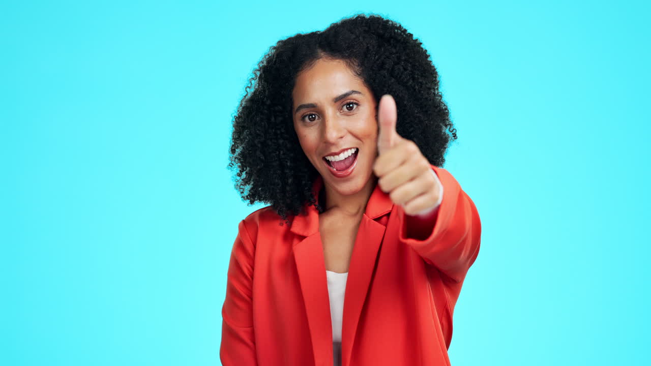 pulgares hacia arriba, decepción y retrato de una mujer