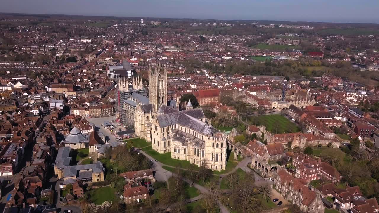 toma aérea de la catedral de canterbury en canterbury, kent
