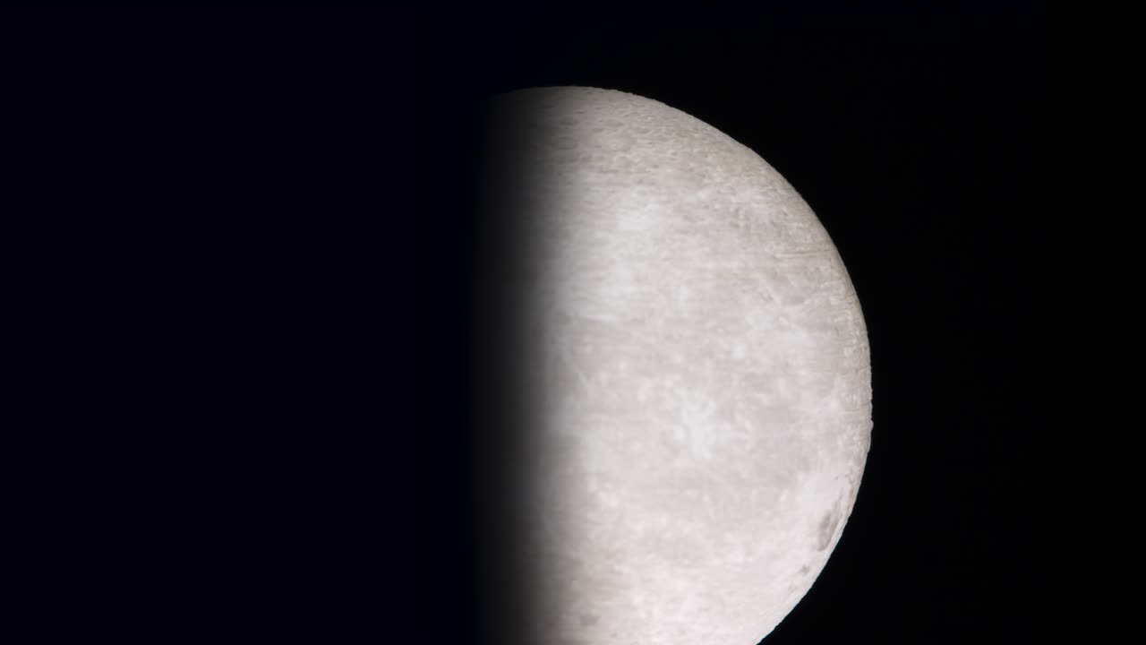 달을 둘러싼 완전한 혁명