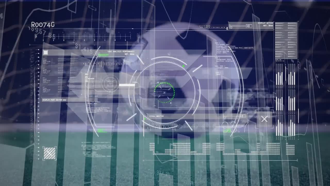 interfaz digital con procesamiento de datos y escaneo de alcance sobre una pelota de fútbol en un campo de hierba
