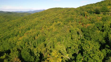 Hermosa-Antena-Sobre-La-Avenida-Blue-Ridge-Parkway-Appalachia,-Tennessee,-Virginia,-Carolina-Del-Norte-O-Georgia