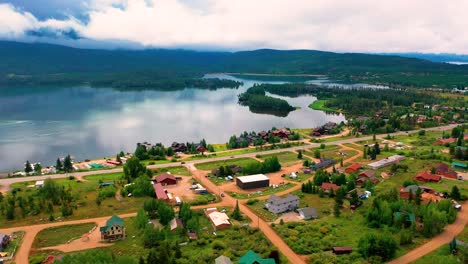 Small-Mountain-Town-Next-to-Grand-Lake-in-Colorado-with-Reflection-of-Clouds