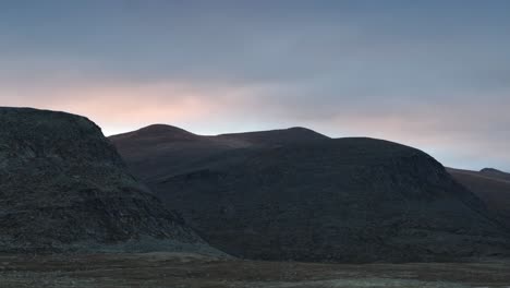 Sunrise-over-mountain-tops-in-autumnal-colors-in-Dovrefjell-Sunndalsfjella-national-park-in-Norway,-Scandinavian-national-park-landscape