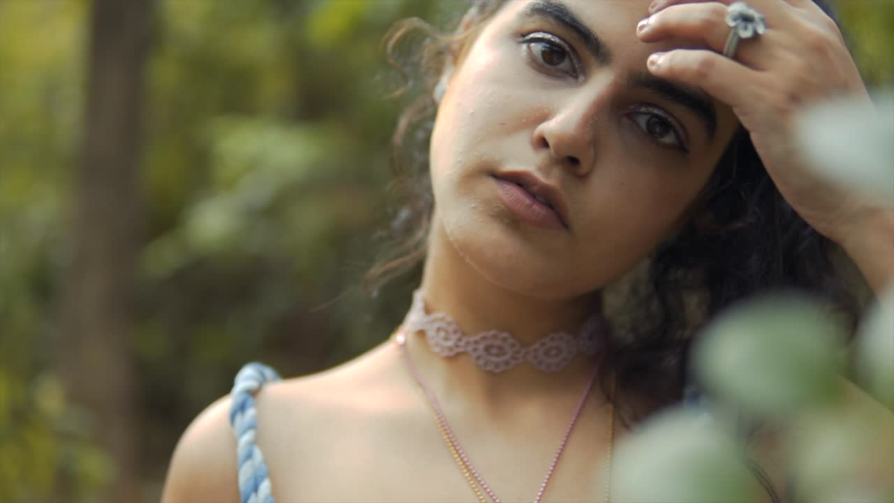Cinematic focus shift to the face of a fashion model in the tropical rain forest of Goa in India, Slomo, Slow-Motion